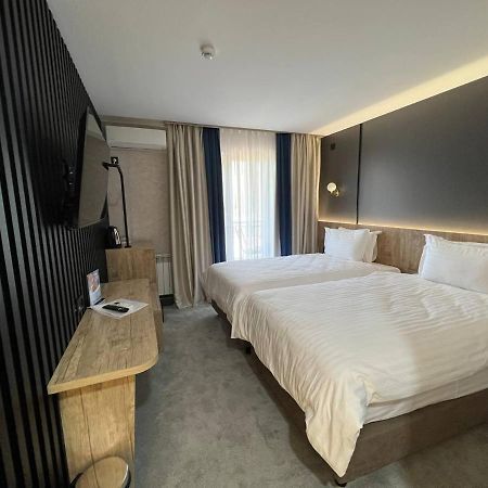 Avenue Park Hotel Yusufkhona Ngoại thất bức ảnh