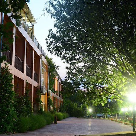Avenue Park Hotel Yusufkhona Ngoại thất bức ảnh