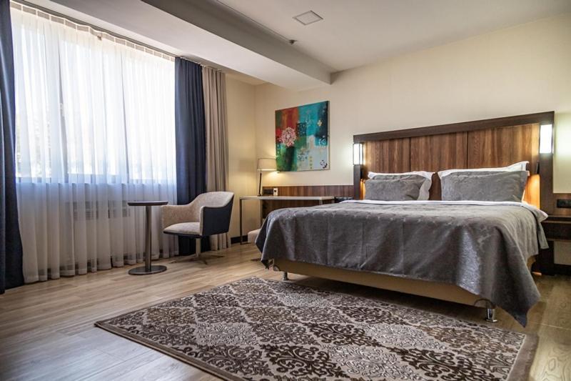 Avenue Park Hotel Yusufkhona Ngoại thất bức ảnh