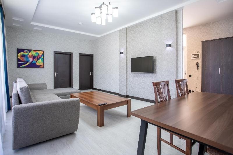 Avenue Park Hotel Yusufkhona Ngoại thất bức ảnh