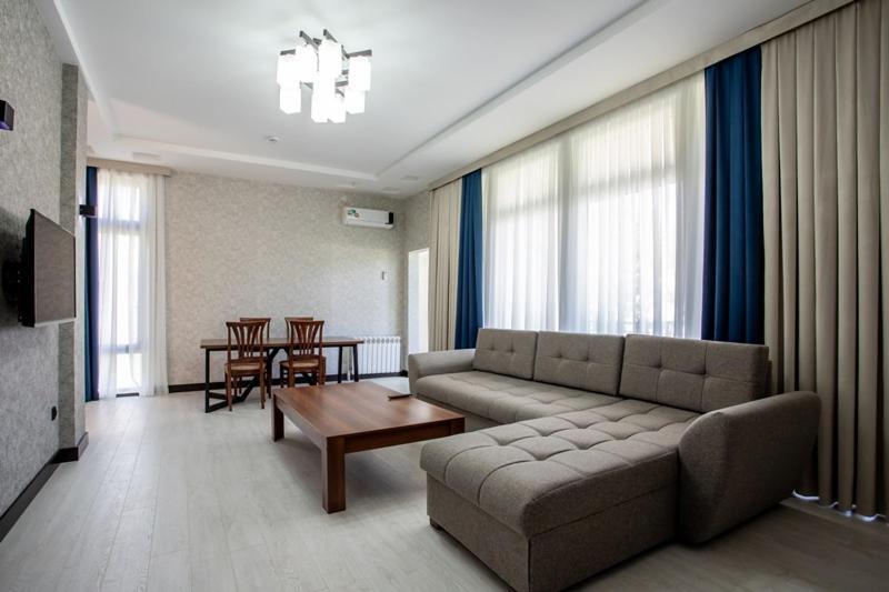 Avenue Park Hotel Yusufkhona Ngoại thất bức ảnh