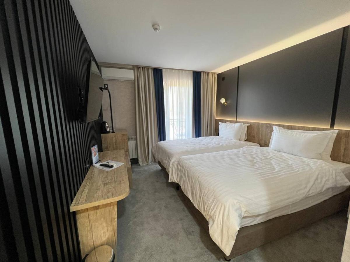 Avenue Park Hotel Yusufkhona Ngoại thất bức ảnh